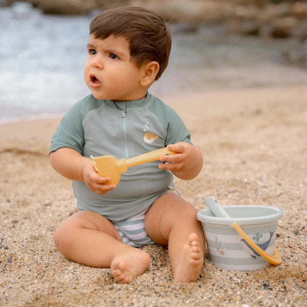 Little Dutch μαγιό LITTLE DUTCH. Μπλουζάκι κοντομάνικο με προστασία UV Seashells Surf Blue